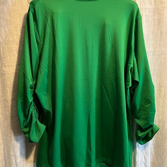 Susan Graver green shirt, gathered 3/4 sleeves. Zipper front. St. Patrick’s Day - Picture 6 of 6